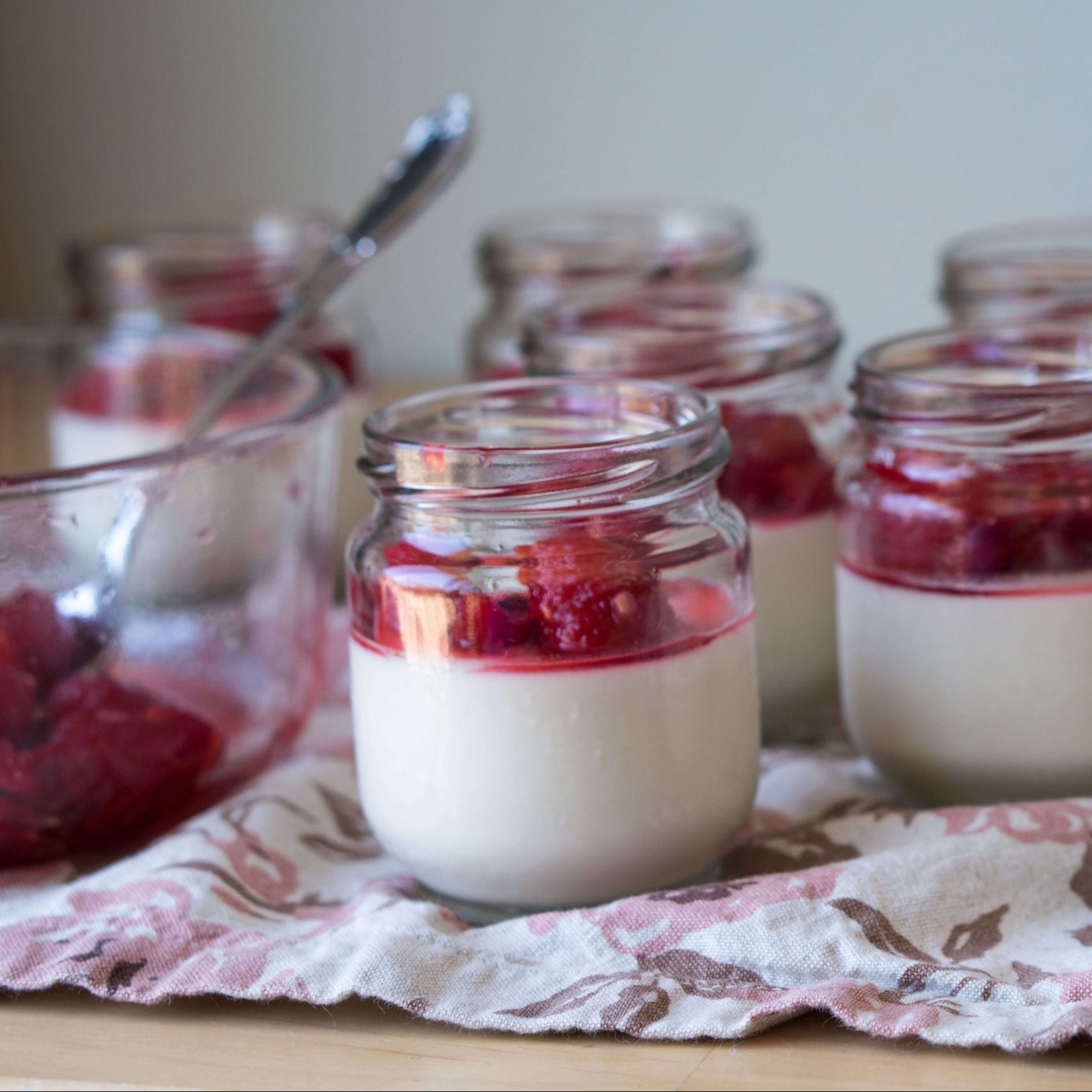 Panna Cotta de Crème Fraîche com Framboesa Socilink