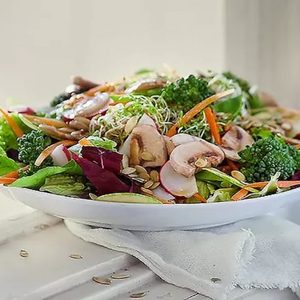 Leaf Salad with Mushrooms and Raspberry Vinegar | Socilink