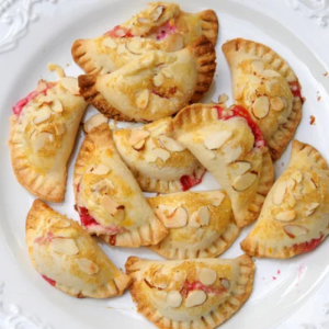 Almond, Raspberry and Goat Cheese Empanadas | Socilink