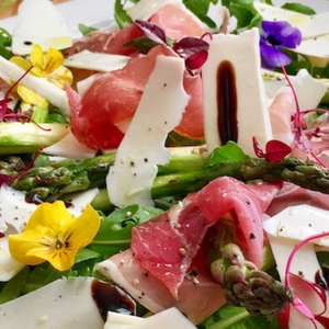 Grilled Asparagus Salad with Ham and Ricotta | Socilink