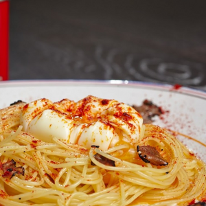 Spaghetti with Poached Egg, Truffle and Paprika de la Vera | Socilink