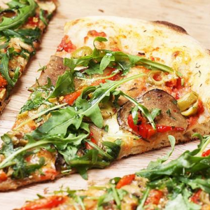 Pizza with black truffles, rocket and sheep's cheese | Socilink