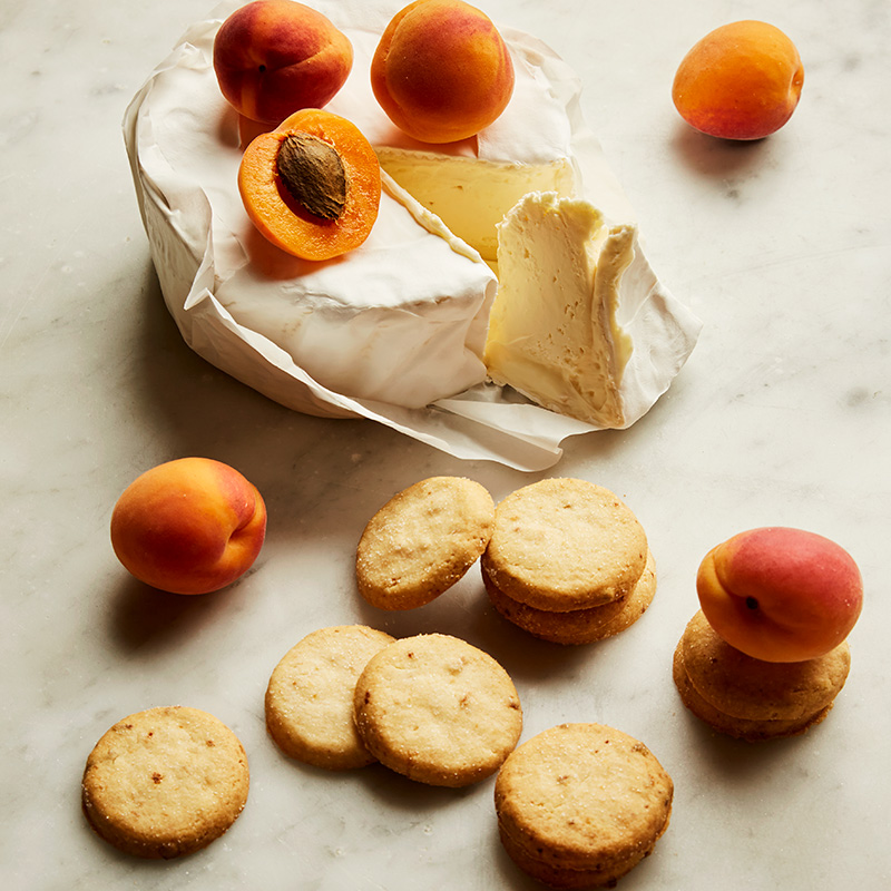 Biscoitos de Queijo Brillat-Savarin e Cheesecake de Alperce The Fine Cheese Co. 120g - Image 2